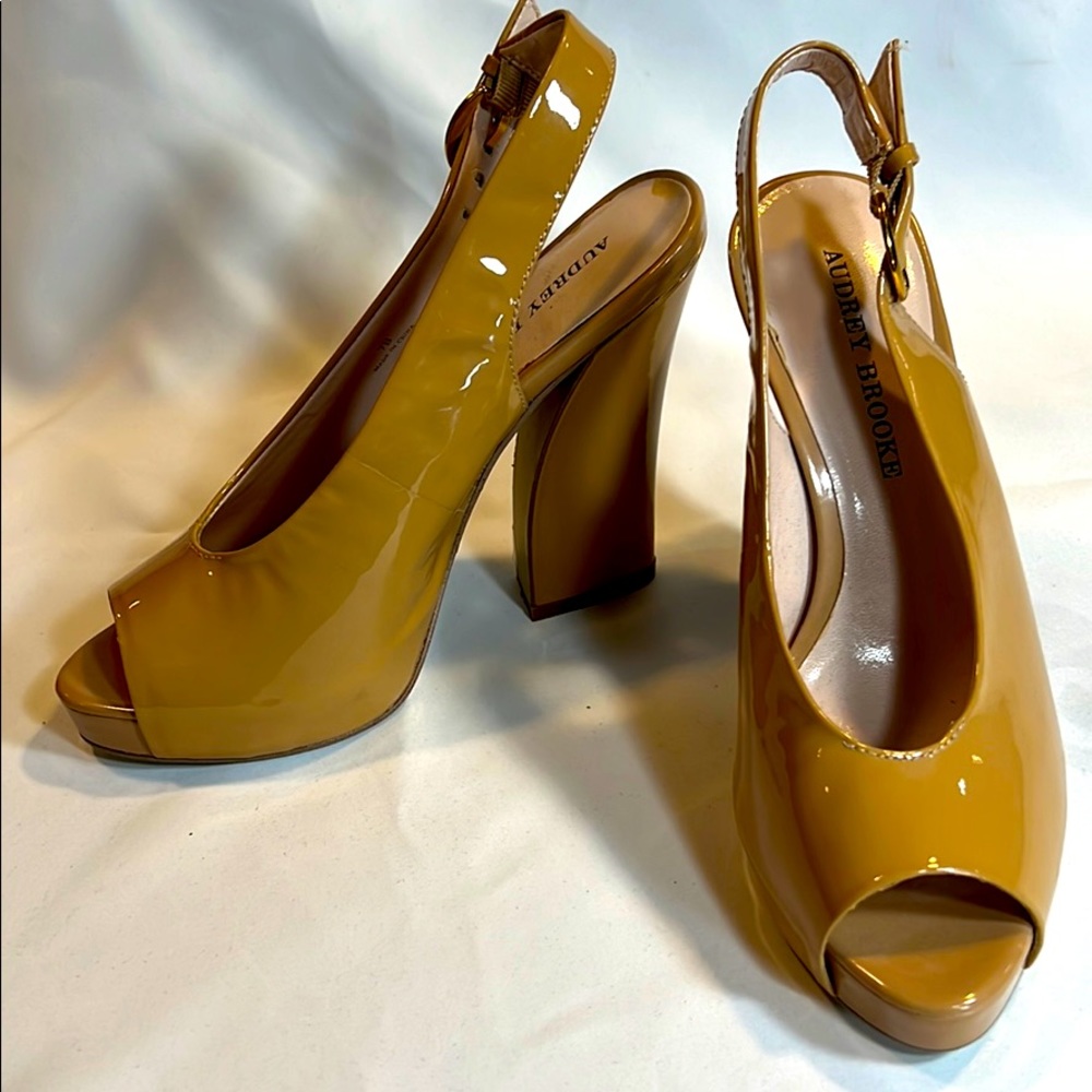 Like New Tan Patent Open Toe Platform Block Heels - image 1